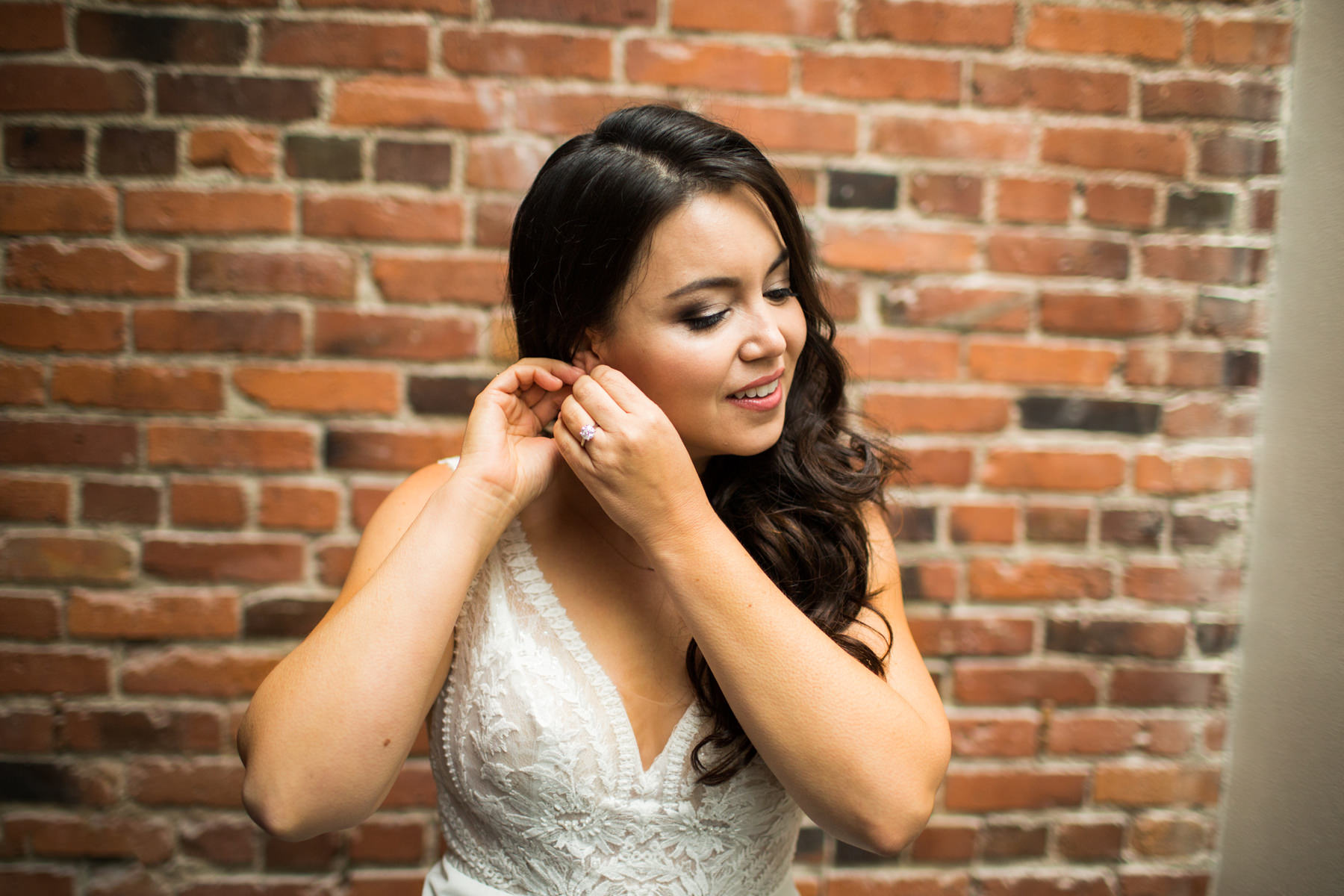 Chihuly Garden and Glass Wedding Photos Bride