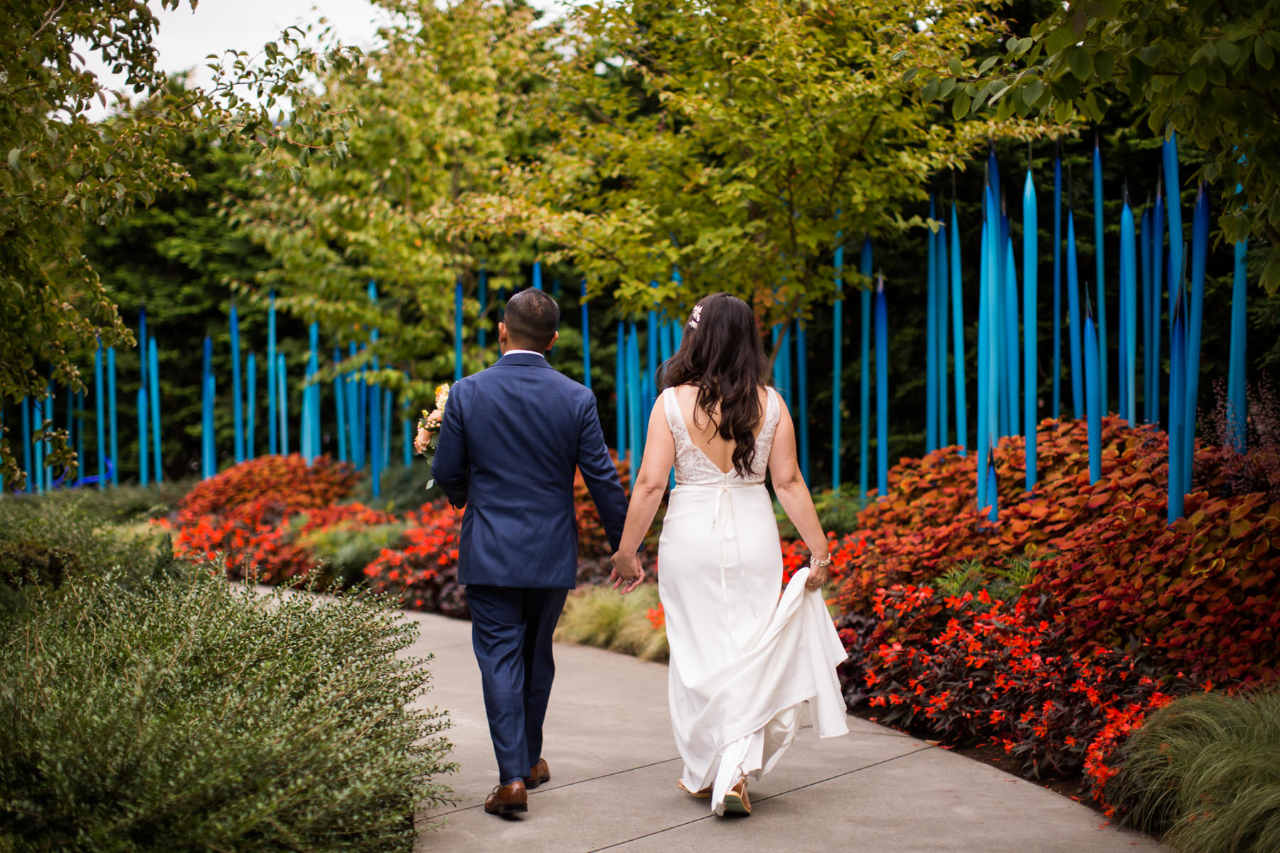 Chihuly Garden and Glass Wedding Photos Bride Groom